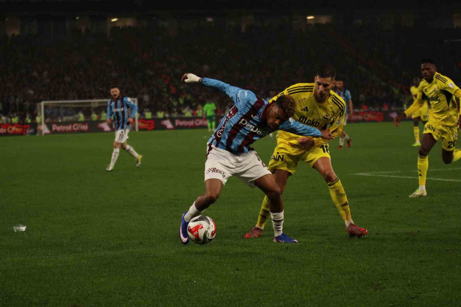 Trendyol Süper Lig: Trabzonspor: 2 - Fenerbahçe: 3 (Maç sonucu)
Trendyol Süper Lig: Trabzonspor: 2 - Fenerbahçe: 3 (Maç sonucu)