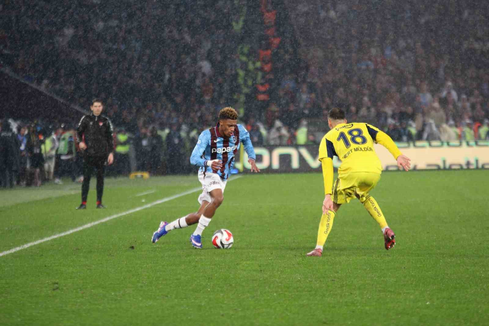 Trendyol Süper Lig: Trabzonspor: 2 - Fenerbahçe: 3 (Maç sonucu)
Trendyol Süper Lig: Trabzonspor: 2 - Fenerbahçe: 3 (Maç sonucu)