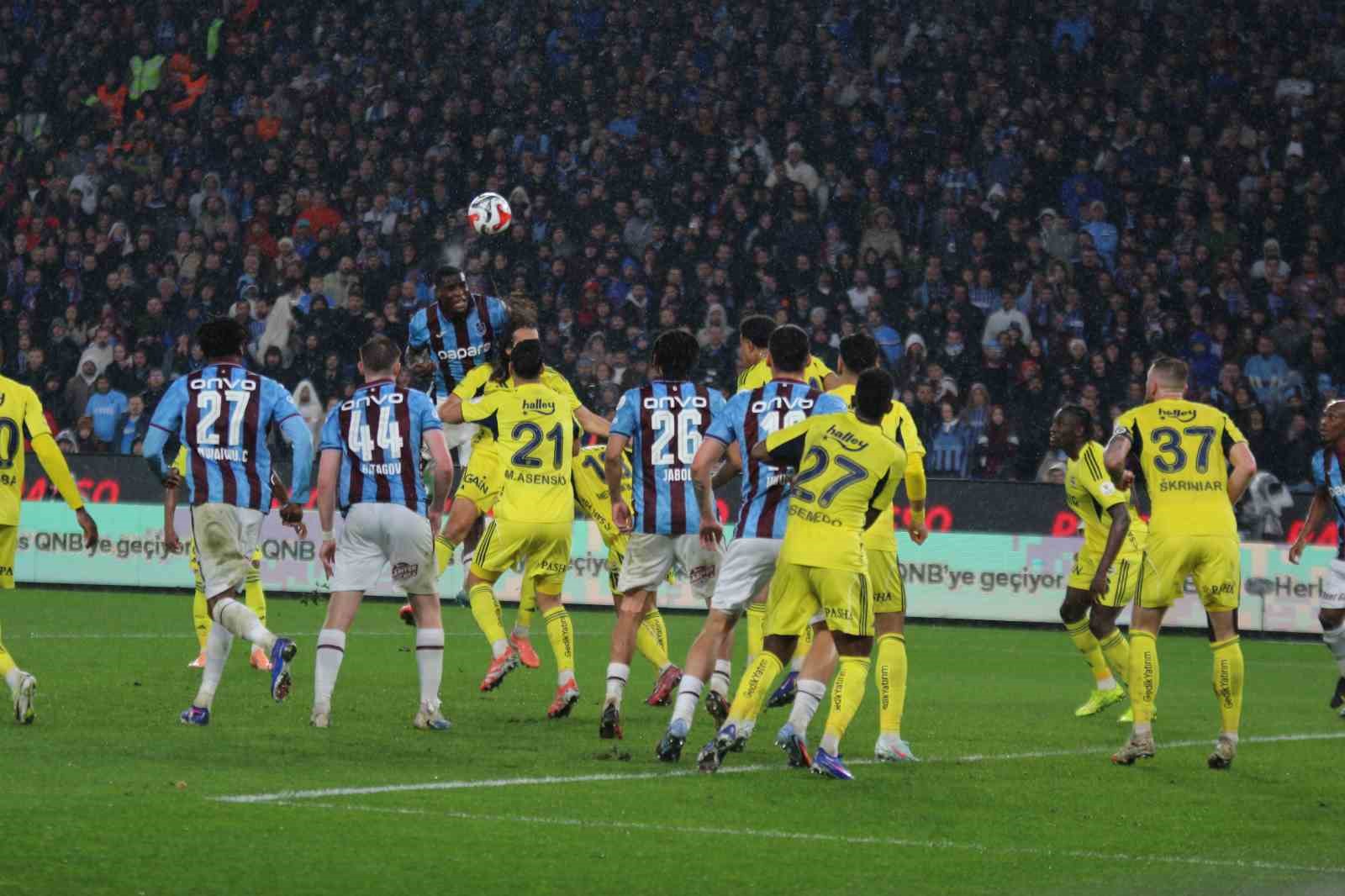 Trendyol Süper Lig: Trabzonspor: 2 - Fenerbahçe: 3 (Maç sonucu)
Trendyol Süper Lig: Trabzonspor: 2 - Fenerbahçe: 3 (Maç sonucu)