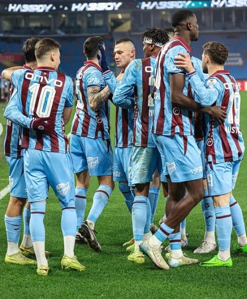 Trendyol Süper Lig: Trabzonspor: 3 - Fatih Karagümrük: 1 (Maç sonucu)
Trendyol Süper Lig: Trabzonspor: 3 - Fatih Karagümrük: 1 (Maç sonucu)