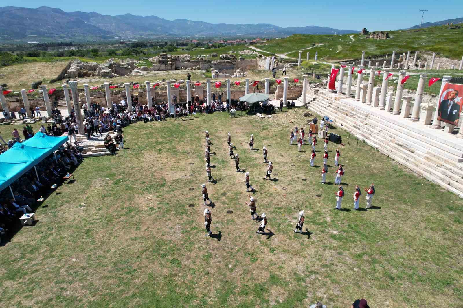 Tripolis Antik Kenti çocukların bayramına ev sahipliği yaptı
