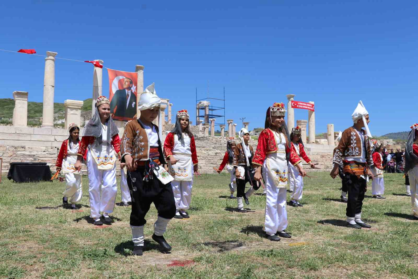Tripolis Antik Kenti çocukların bayramına ev sahipliği yaptı
