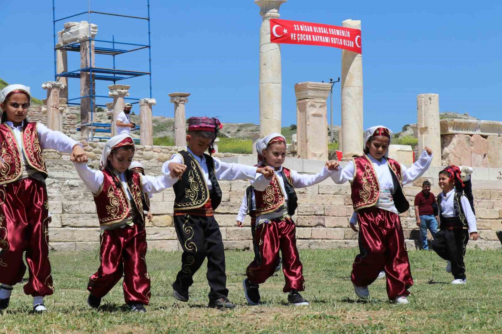 Tripolis Antik Kenti çocukların bayramına ev sahipliği yaptı
