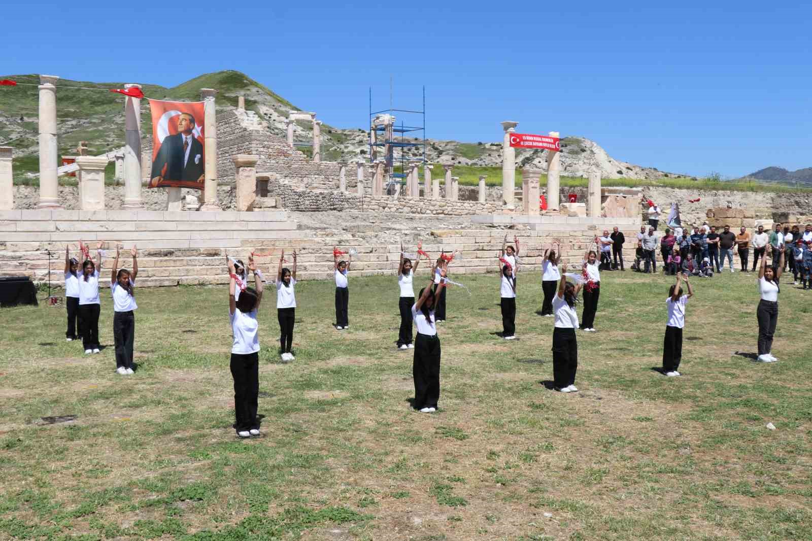 Tripolis Antik Kenti çocukların bayramına ev sahipliği yaptı
