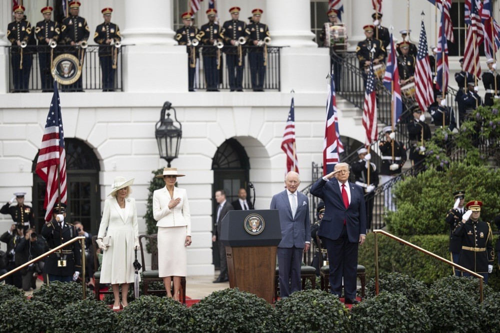 Trump, İngiltere Kralı Charles’ı Beyaz Saray’da askeri törenle karşıladı
