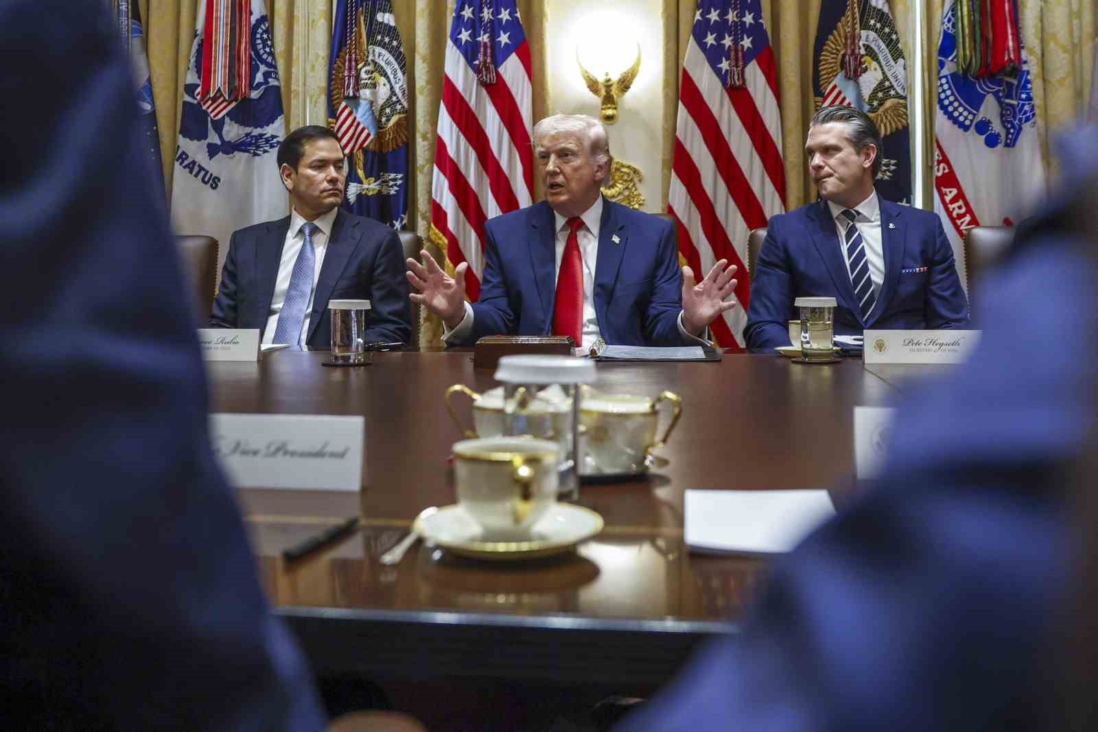 Trump: "İran, benimle anlaşma yapmak için yalvarıyor"
