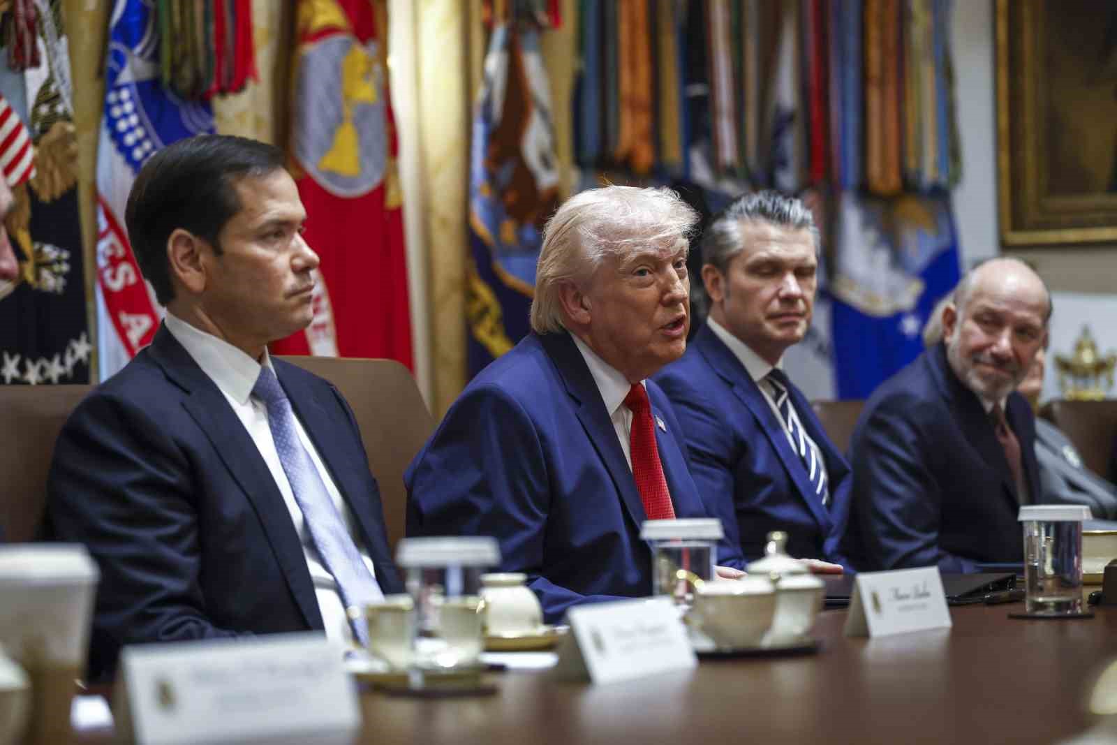 Trump: "İran, benimle anlaşma yapmak için yalvarıyor"
