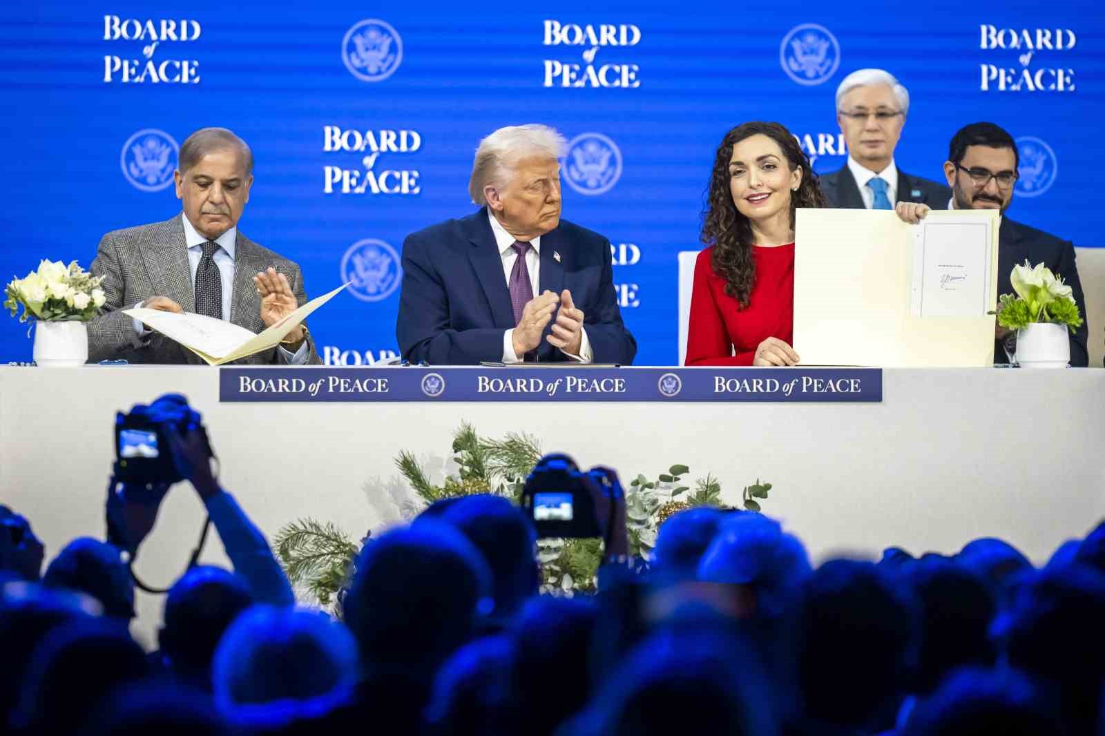 Trump’ın kurduğu Barış Kurulu’nun kuruluş sözleşmesi Davos’ta imzalandı
