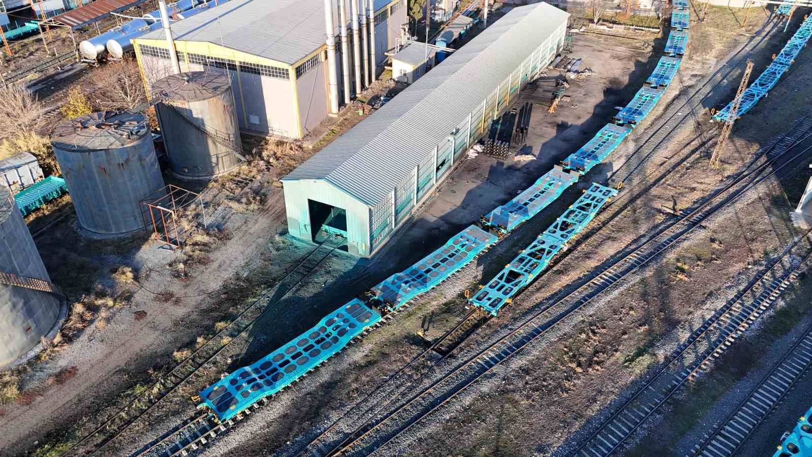 TSK’nın stratejik araçları demiryoluyla güvenle taşınıyor
