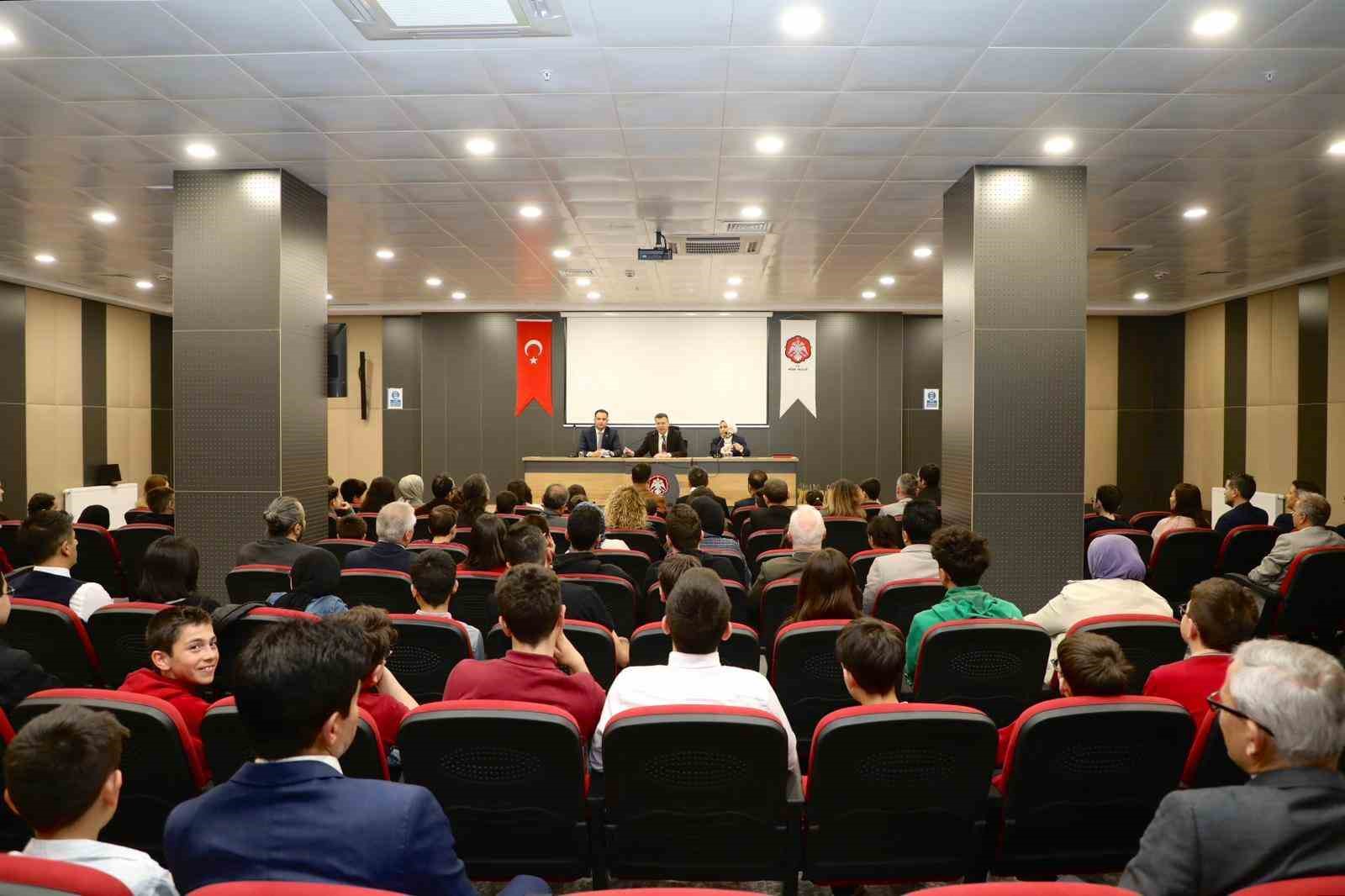 TÜBİTAK başarısı gösteren öğrencilere valilikten hediye
