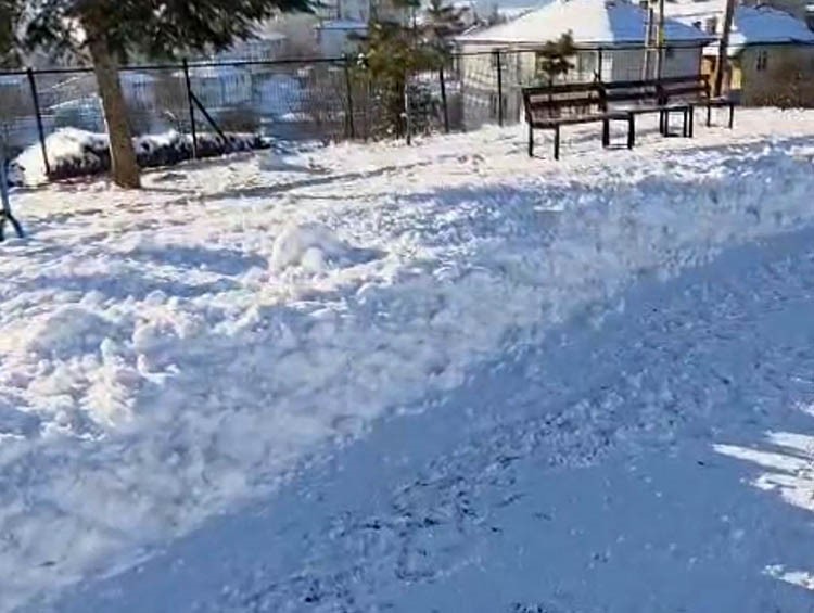 Tufanbeyli buz kesti
