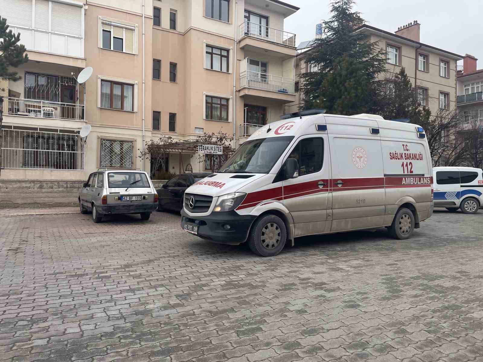 Tüfeğini temizlerken kazara kendini vurdu
