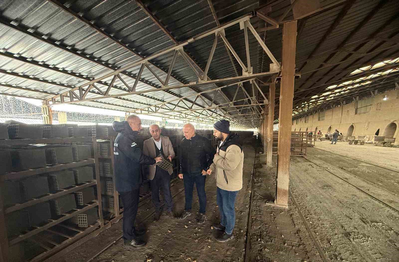 Tuğla fabrikasında üretim süreci incelendi
