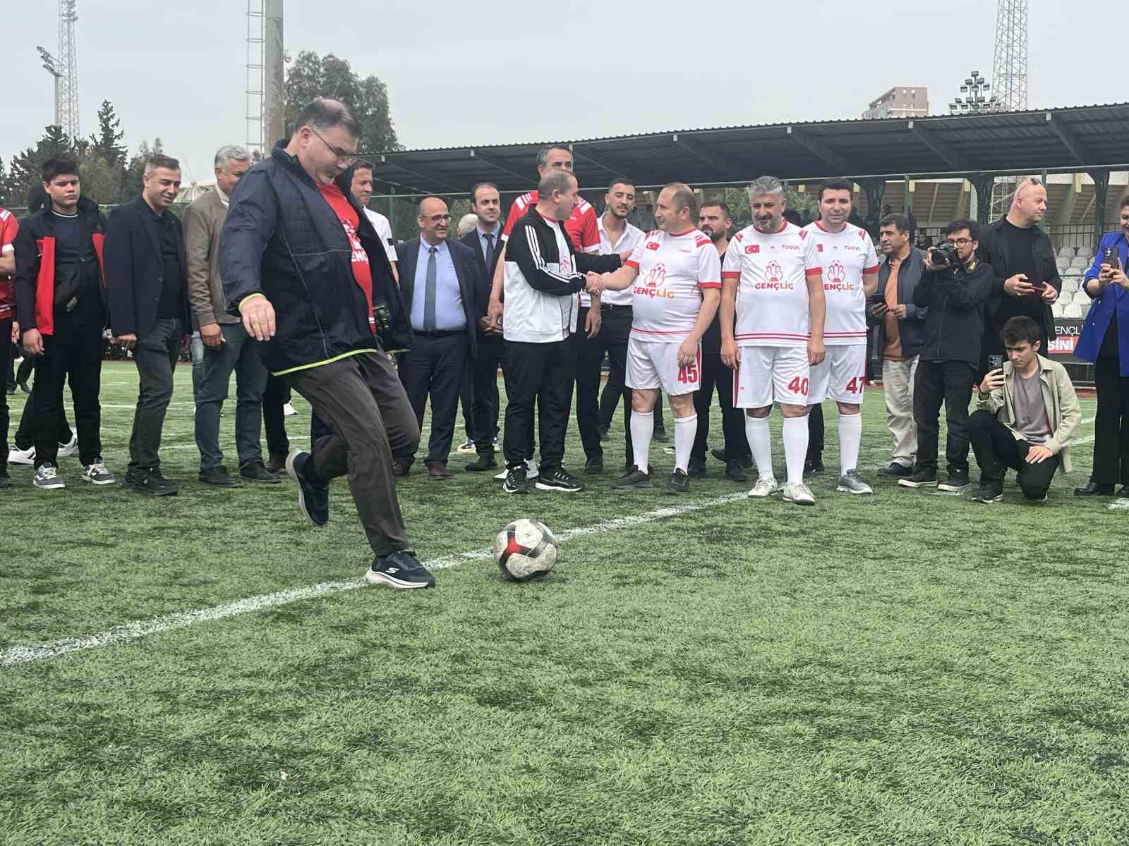 TÜGVA İzmir liseler arası ’Gençlig’ futbol turnuvası heyecanı başladı
