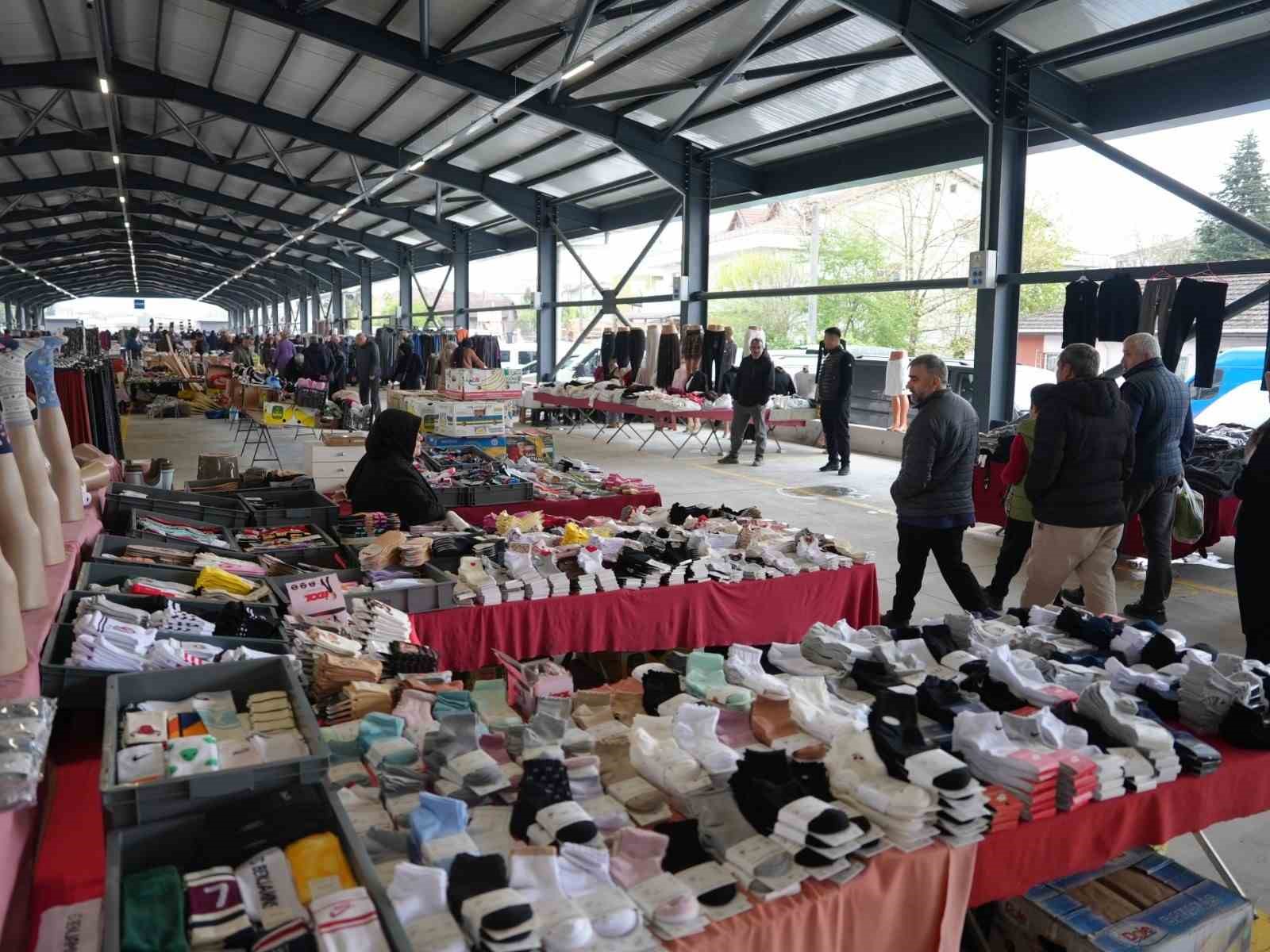 Tuhafiyeciler temiz ve nezih pazaryerine kavuştu
