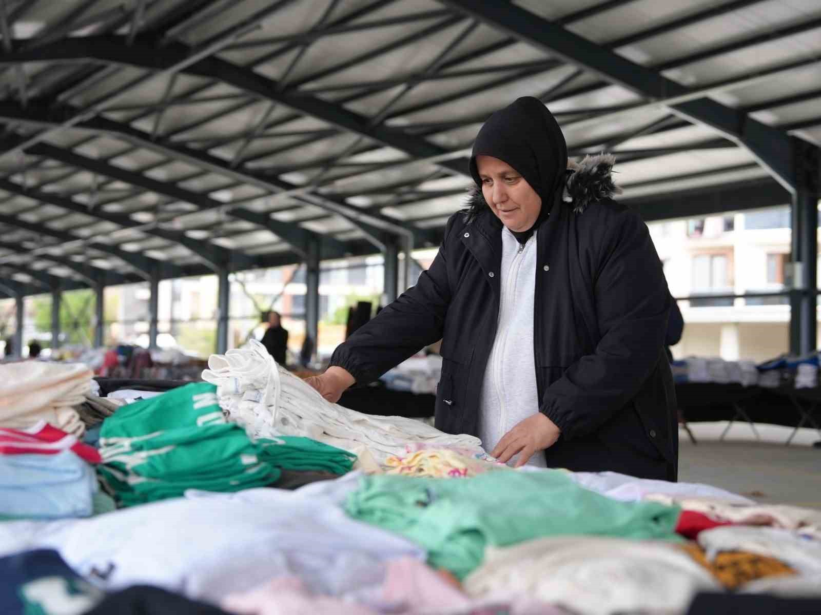 Tuhafiyeciler temiz ve nezih pazaryerine kavuştu
