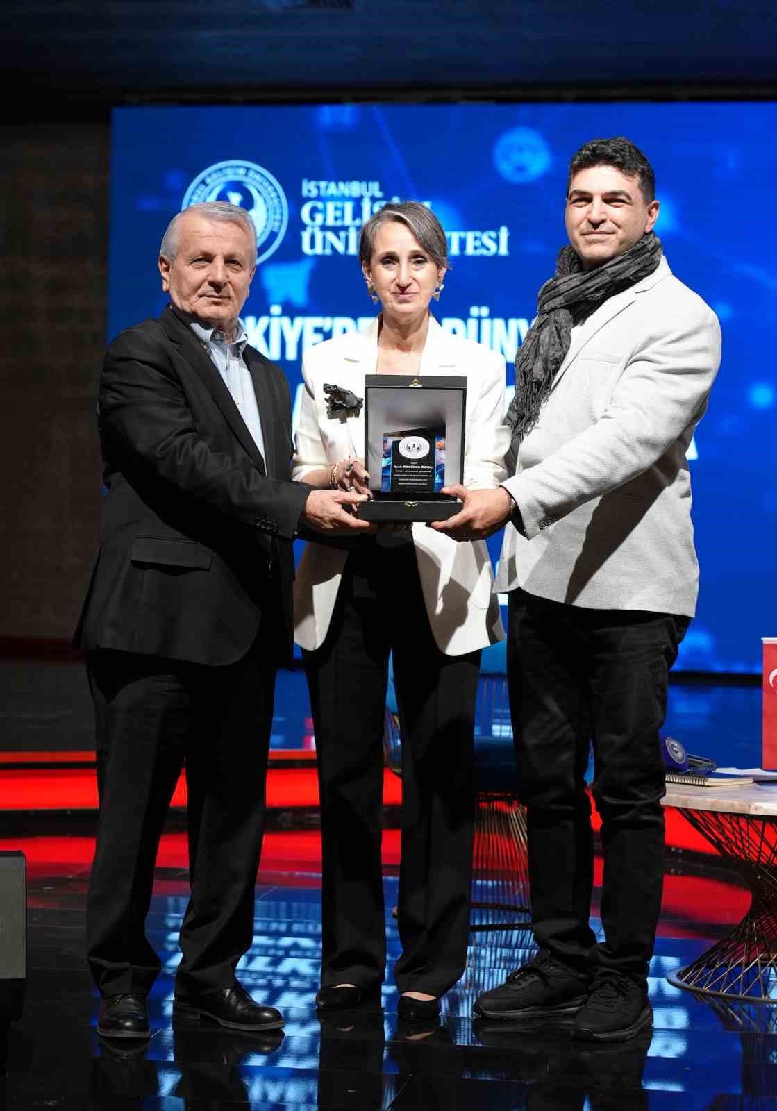 TÜHİD Başkanı İpek Özgüden Özen, İstanbul Gelişim Üniversitesi’nde halkla ilişkilerin geleceğini anlattı
