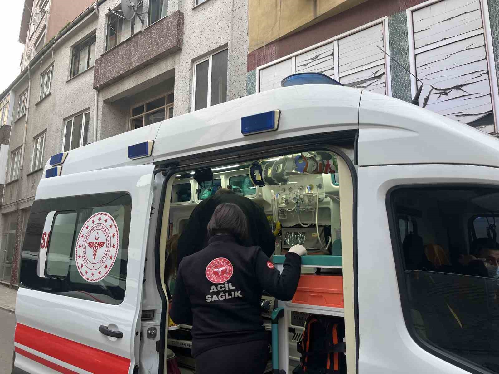 Tükürük kızdırdı, birbirlerine uçan tekmeyle saldırdılar
