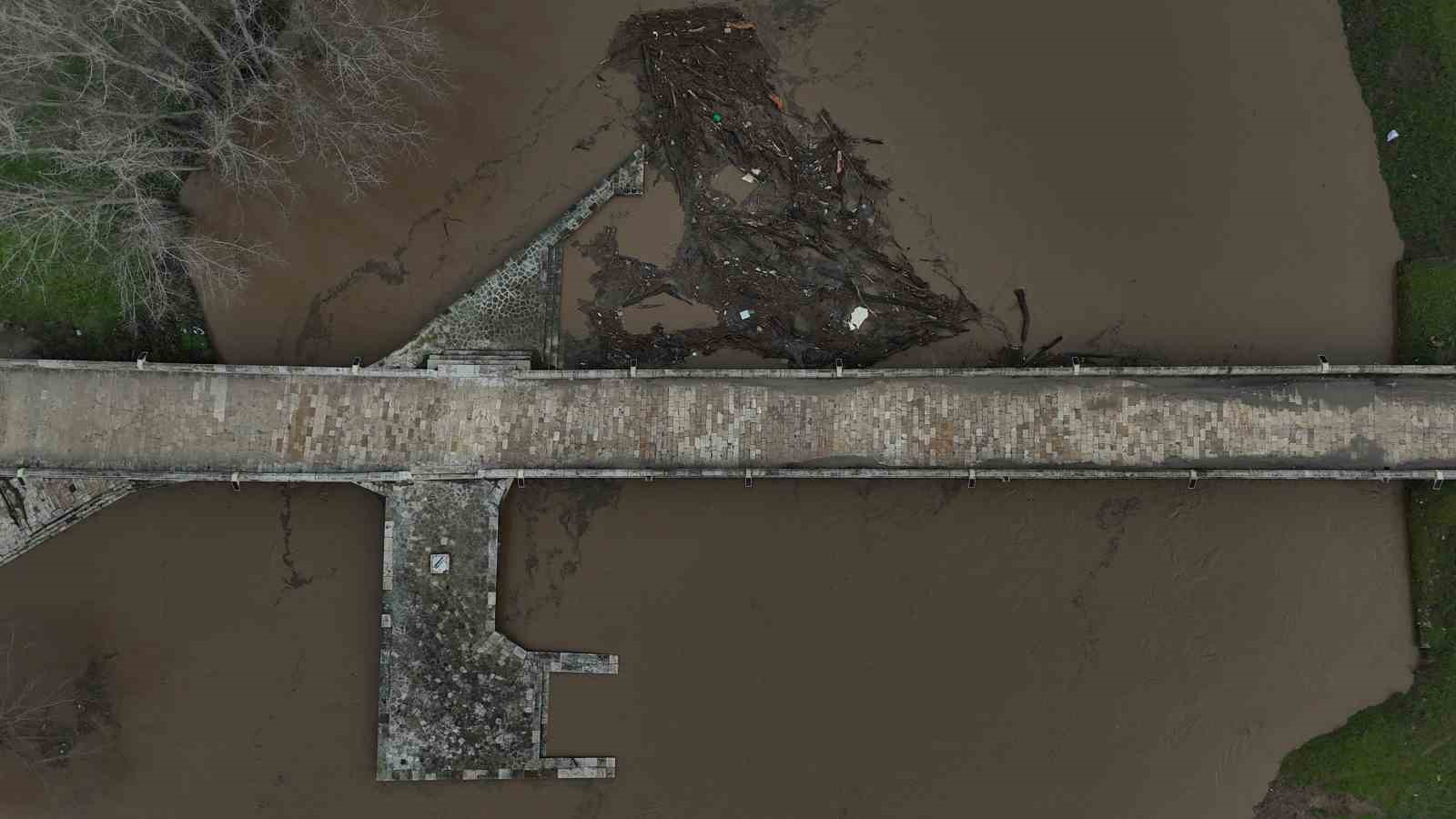 Tunca Nehri alarm veriyor: Tarım arazileri sular atında kaldı
