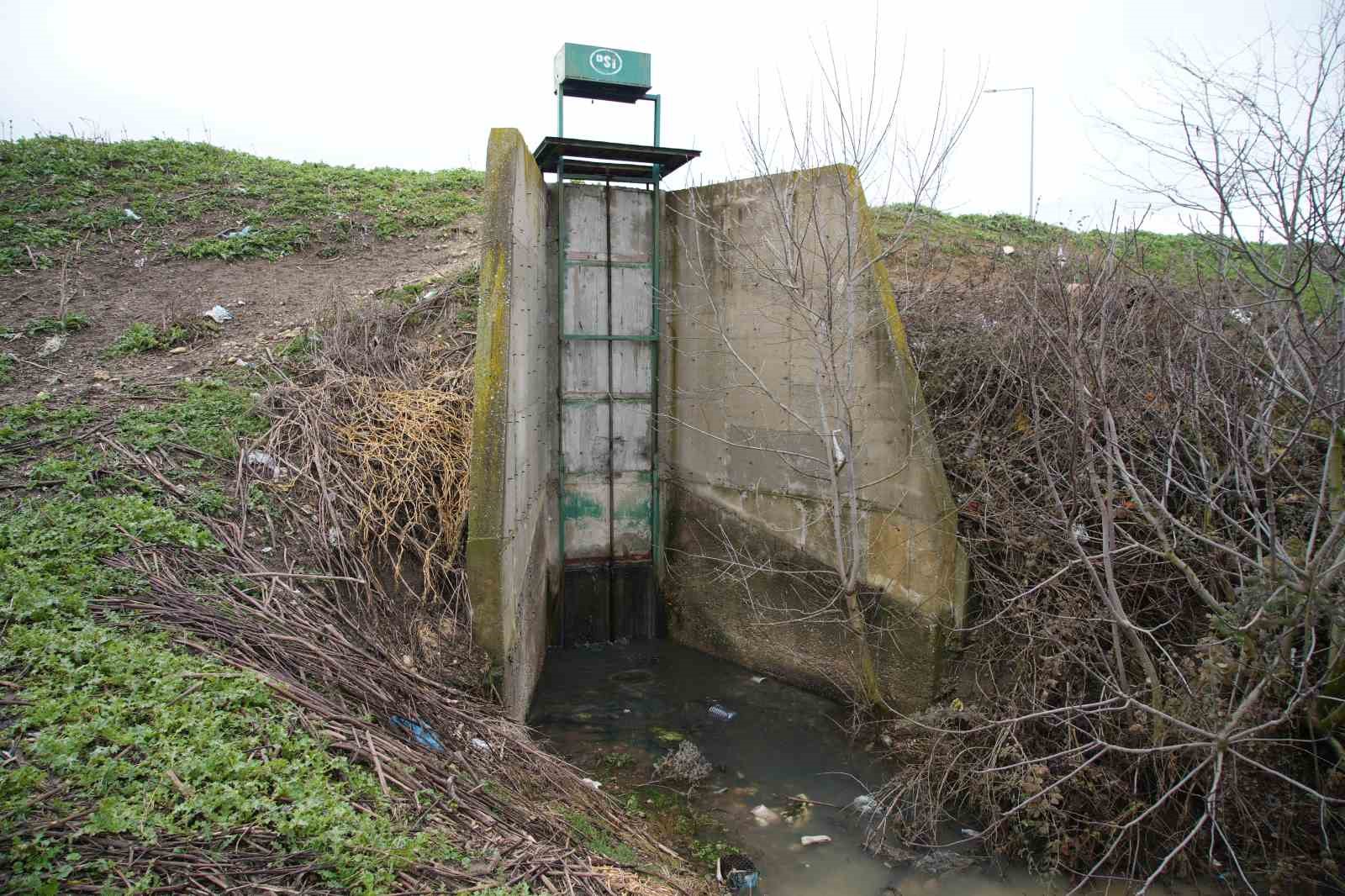 Tunca Nehri seddelerindeki menfez ve pompa istasyonları alarm veriyor

