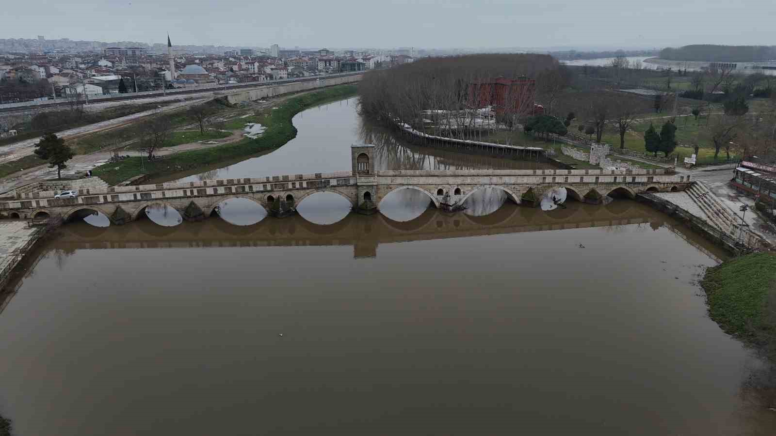 Tunca Nehri seddelerindeki menfez ve pompa istasyonları alarm veriyor
