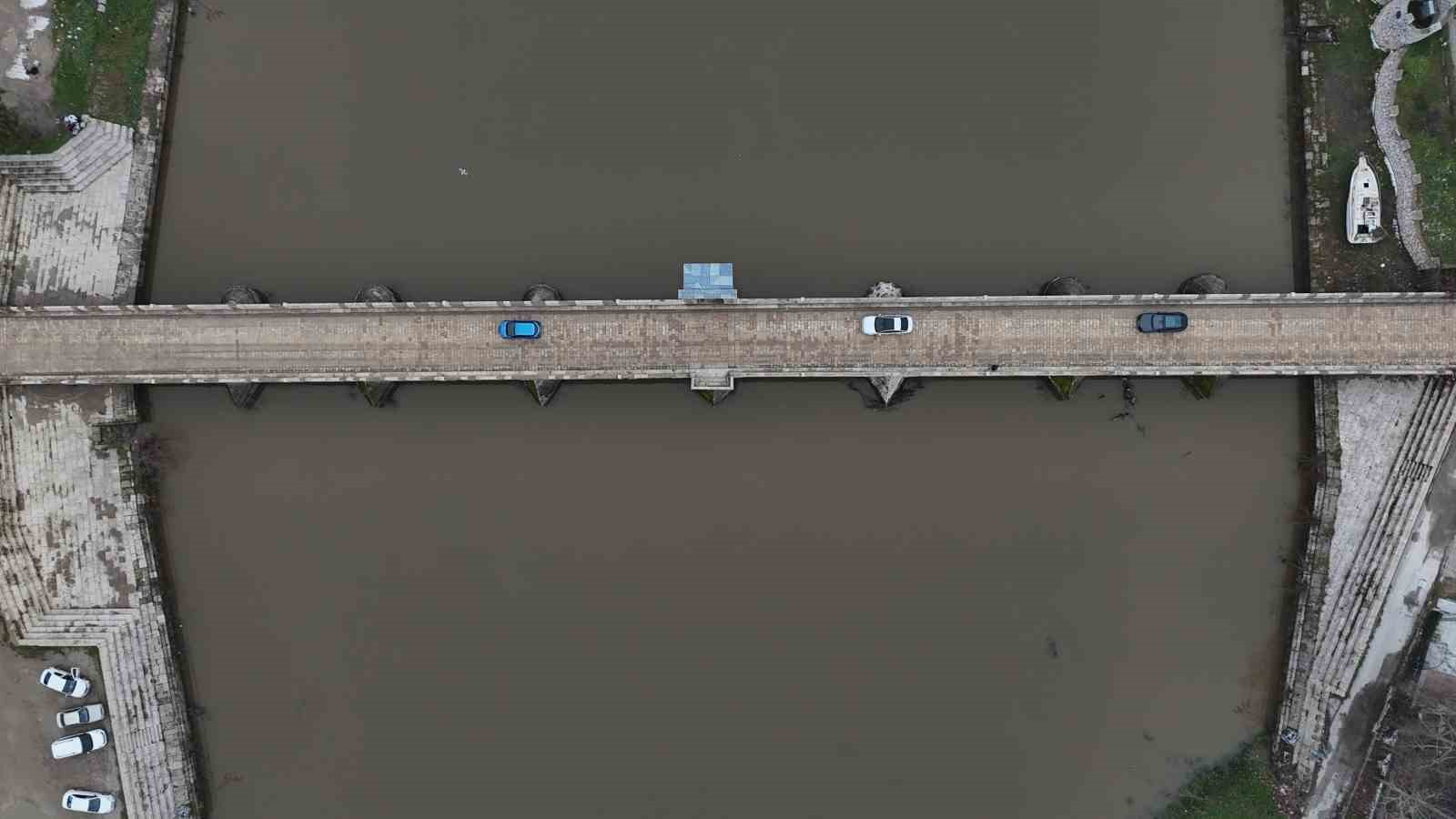 Tunca Nehri seddelerindeki menfez ve pompa istasyonları alarm veriyor
