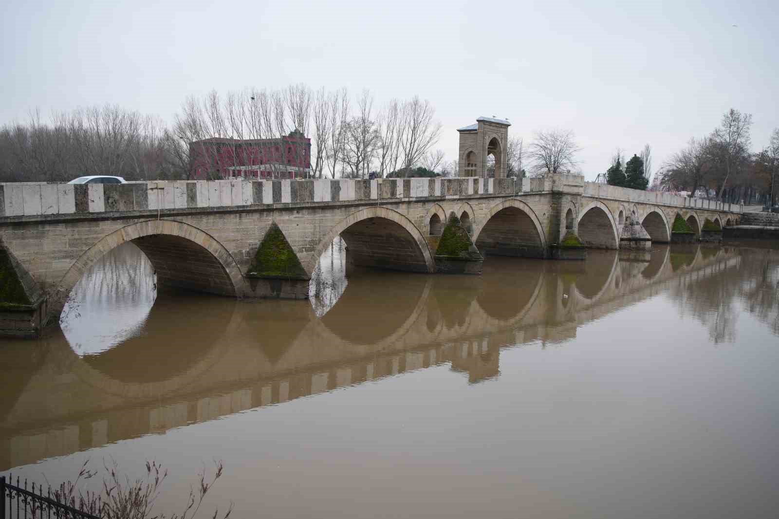 Tunca Nehri seddelerindeki menfez ve pompa istasyonları alarm veriyor
