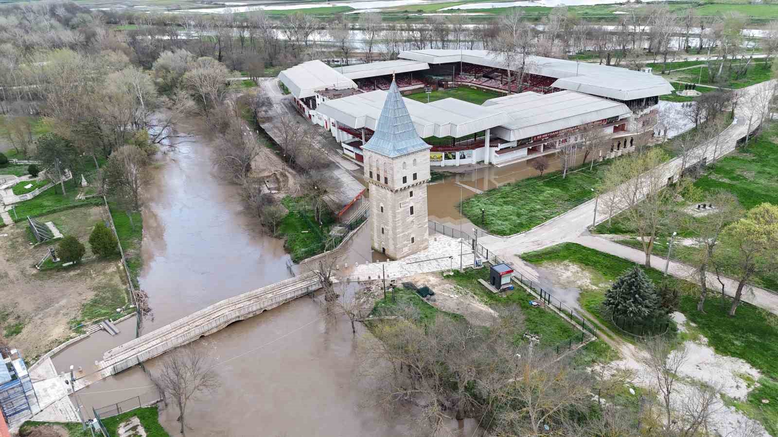 Tunca Nehri taştı, Sarayiçi havadan görüntülendi
