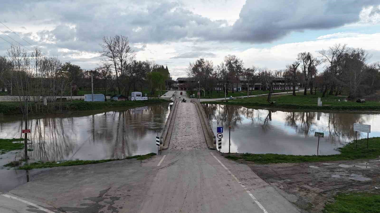 Tunca Nehri taştı, Sarayiçi havadan görüntülendi
