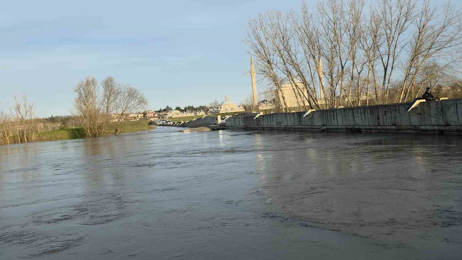 Tunca Nehri’nde turuncu alarm sürüyor, Sarayiçi’nde su yayılımı devam ediyor
