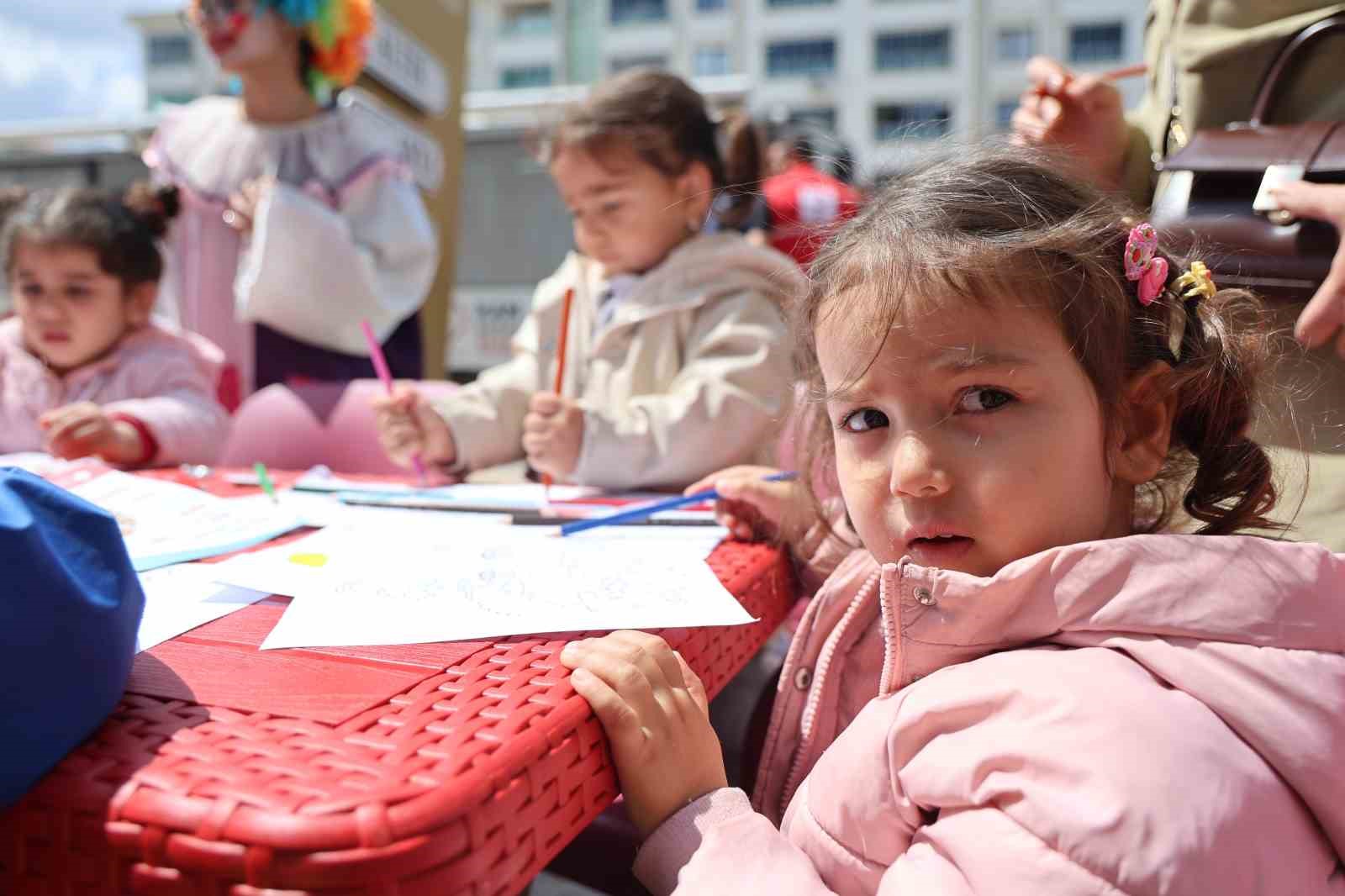 Tunceli Türk Kızılay’ından çocuklara şenlik, büyüklere bağış etkinliği
