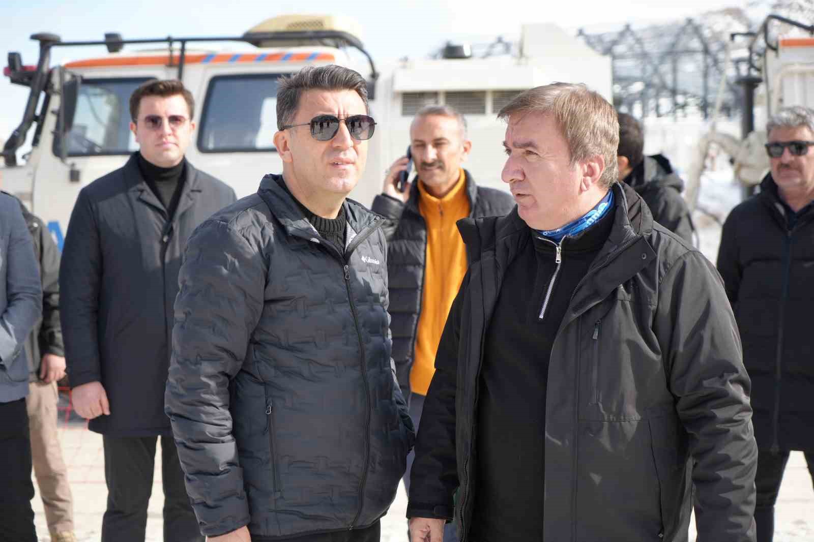 Tunceli ve Erzincan turizmine milat olacak yol için iki vali el sıkıştı
