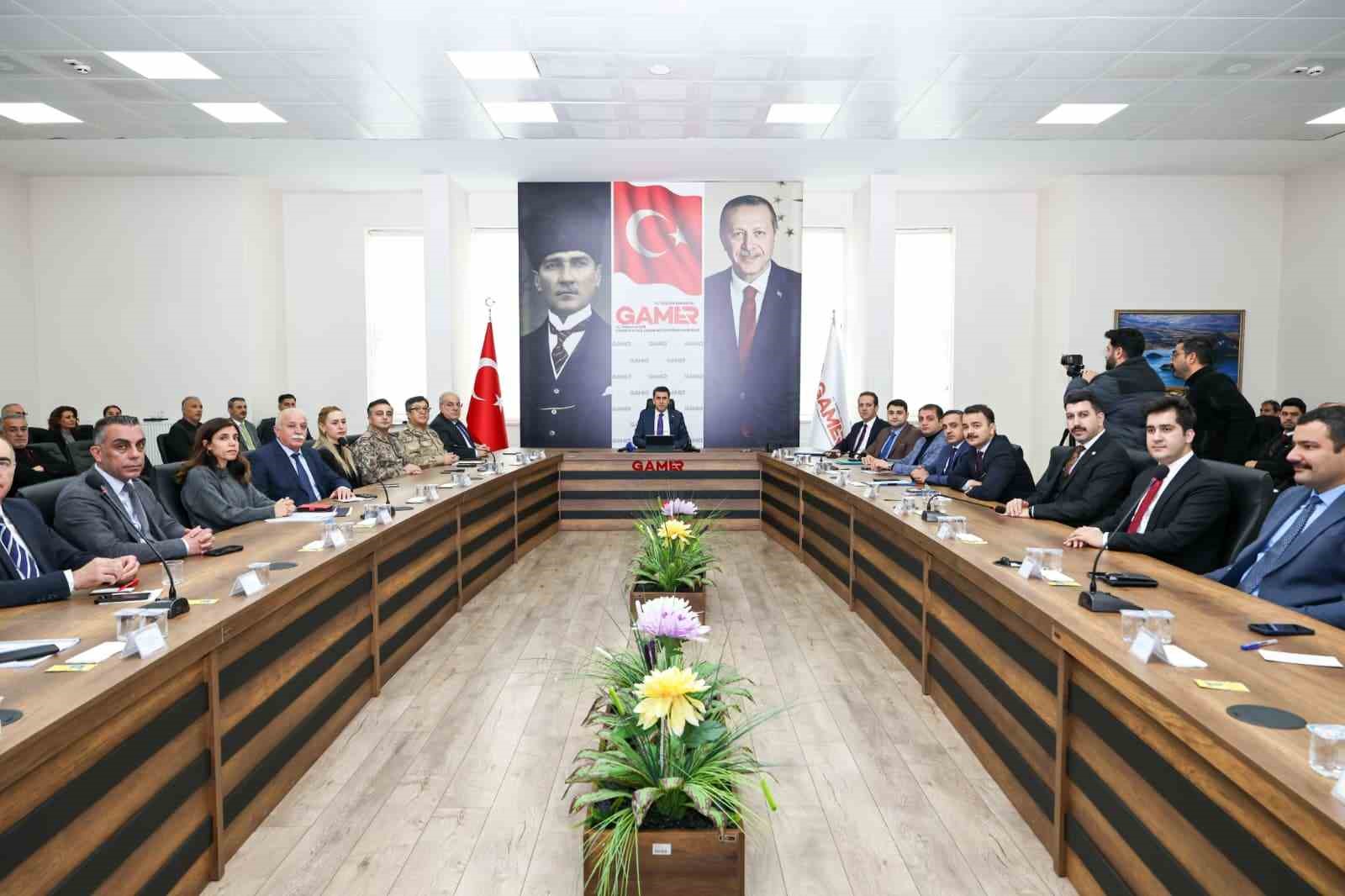 Tunceli’de 175 projede 27 milyar lirayı aşan dev yatırım
Tunceli’de 175 projede 27 milyar lirayı aşan dev yatırım