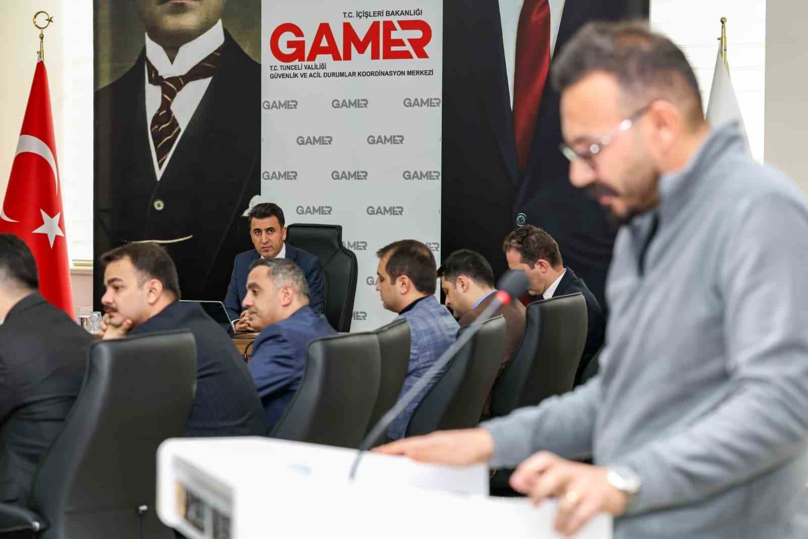 Tunceli’de 175 projede 27 milyar lirayı aşan dev yatırım
Tunceli’de 175 projede 27 milyar lirayı aşan dev yatırım