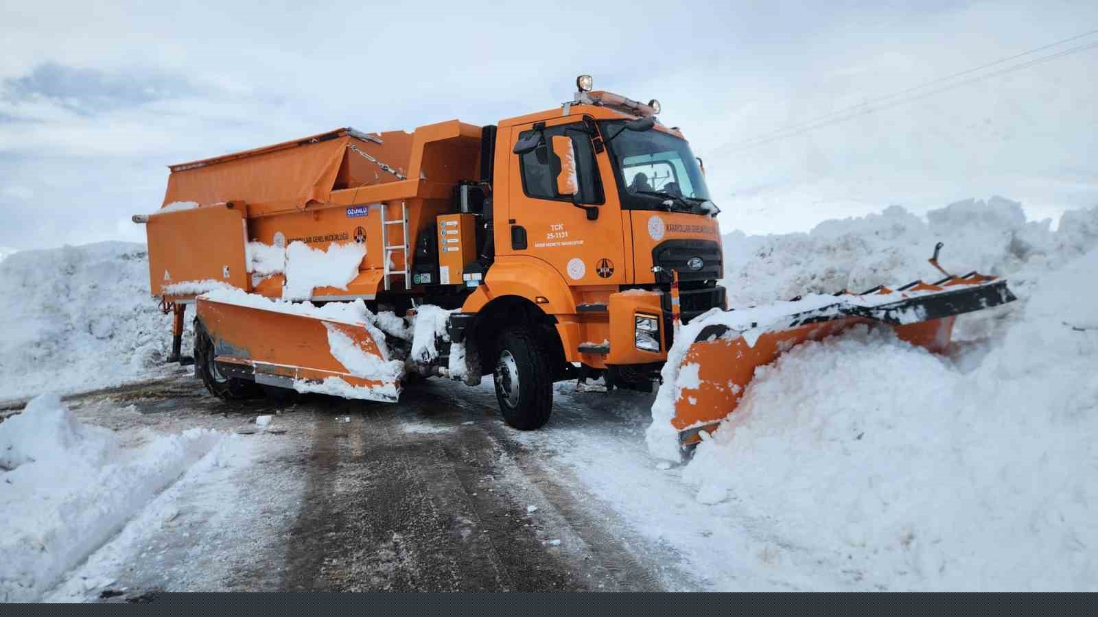 Tunceli’de 4 köy yolunda çalışmalar sürüyor
