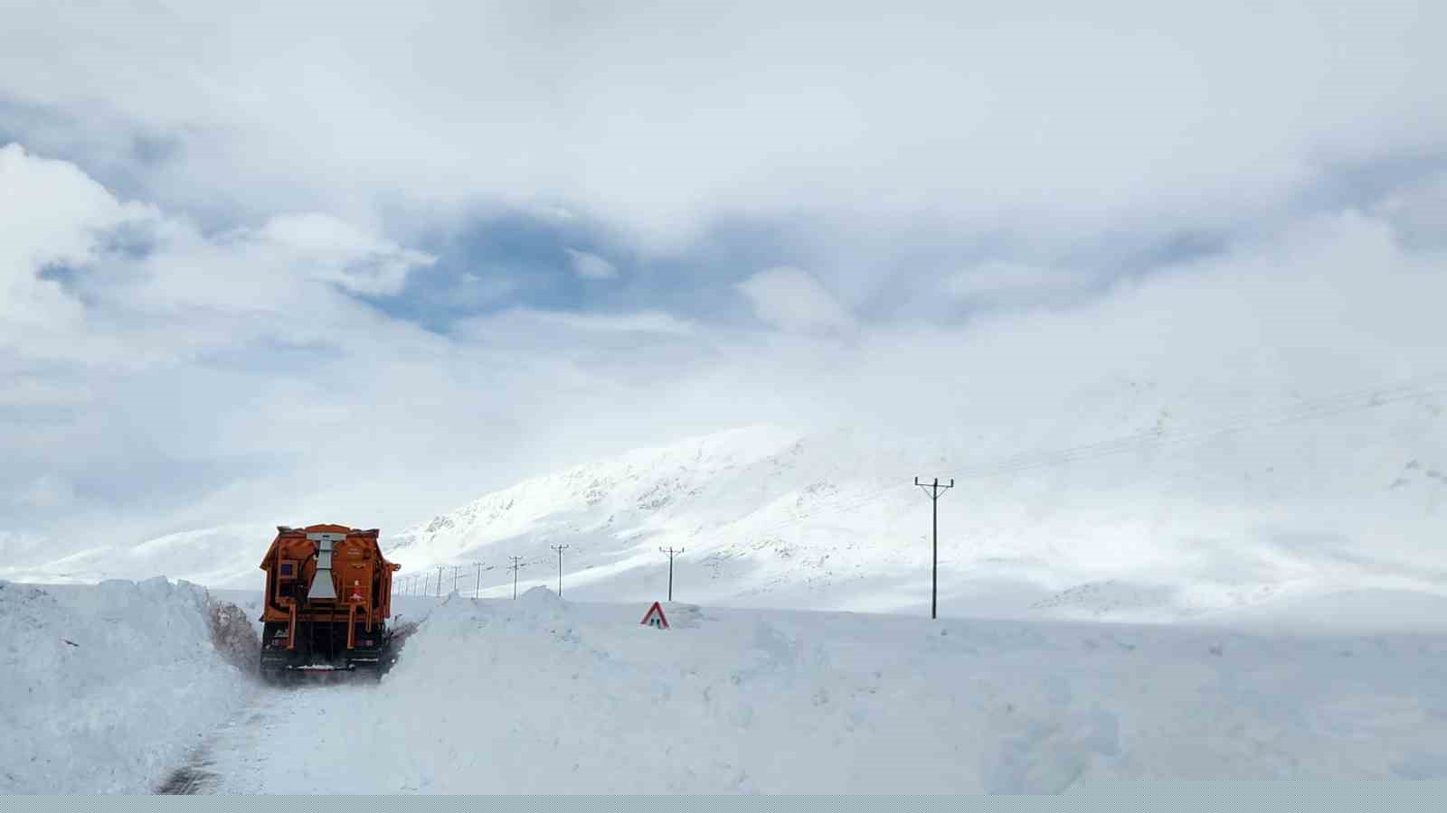 Tunceli’de 4 köy yolunda çalışmalar sürüyor
