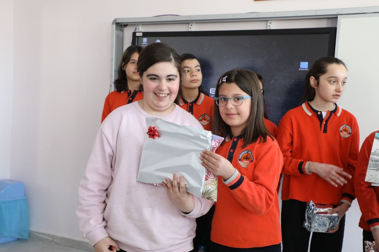 Tunceli’de akran dayanışması
