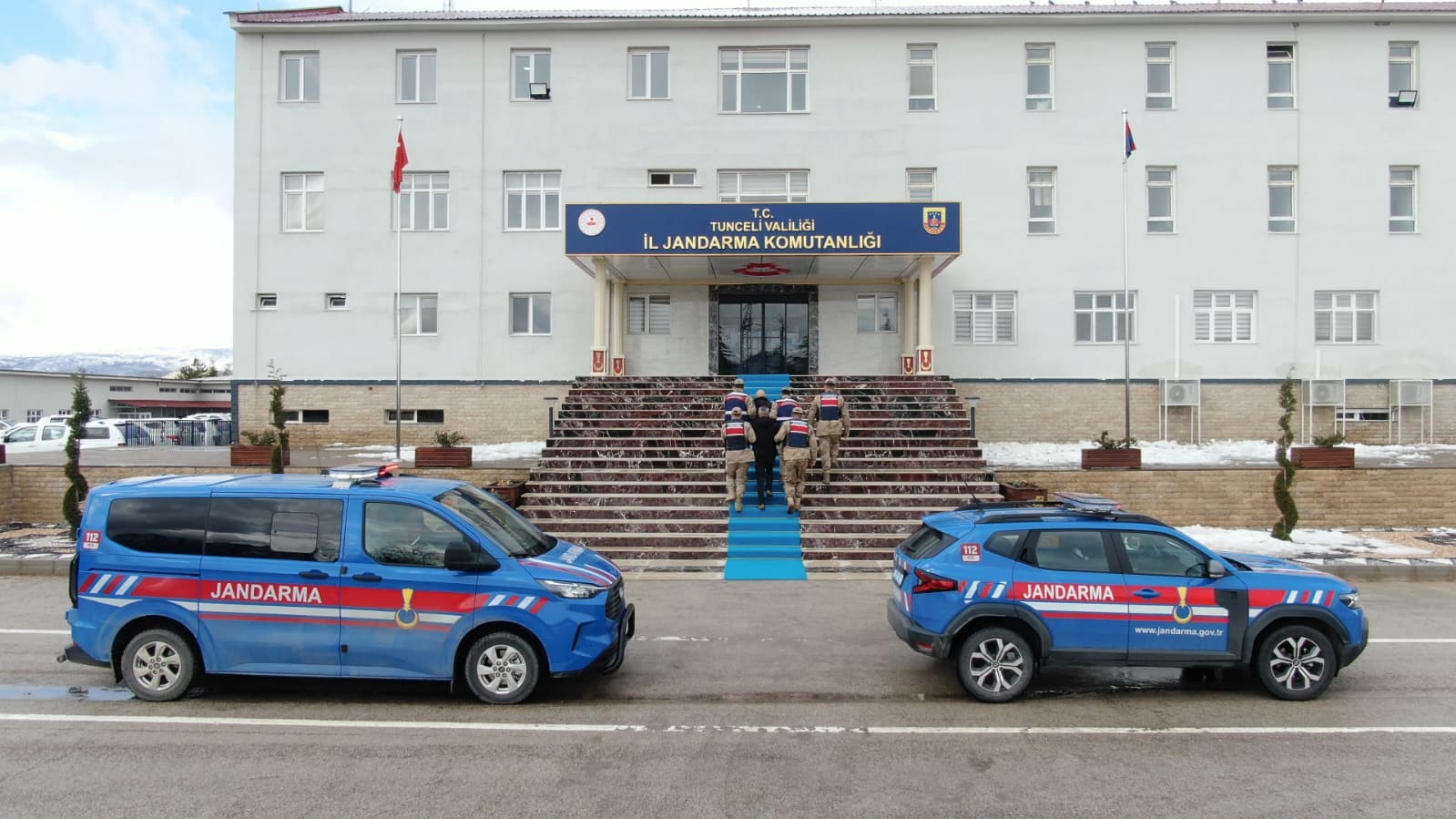 Tunceli’de aranan 2 hükümlü yakalandı, 1 şüpheliye uyuşturucudan işlem yapıldı
