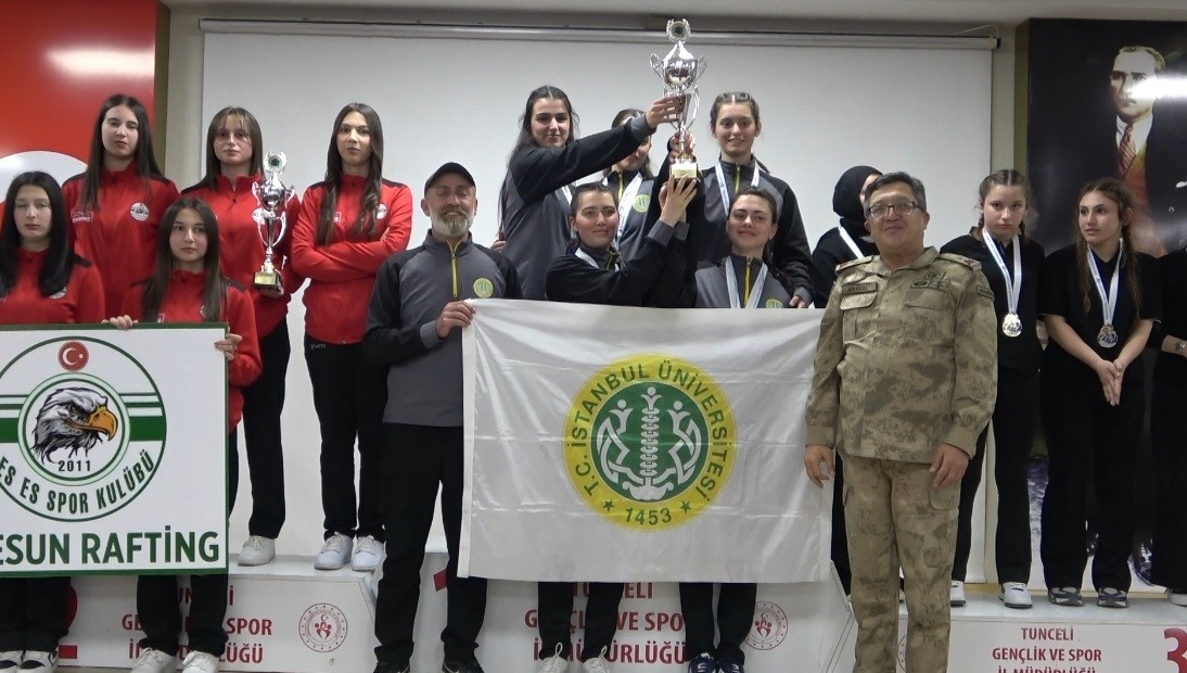 Tunceli’de düzenlenen Türkiye Rafting Şampiyonası son erdi
Tunceli’de düzenlenen Türkiye Rafting Şampiyonası son erdi