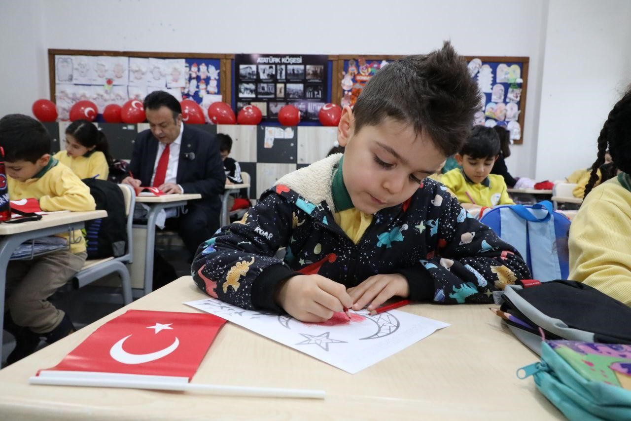 Tunceli’de ilk ders "Bayrak sevgisi"
