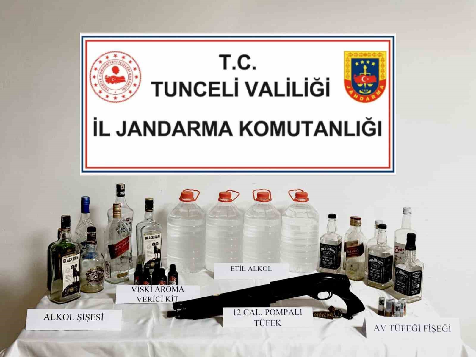 Tunceli’de kaçak alkol ve tütün operasyonu
Tunceli’de kaçak alkol ve tütün operasyonu