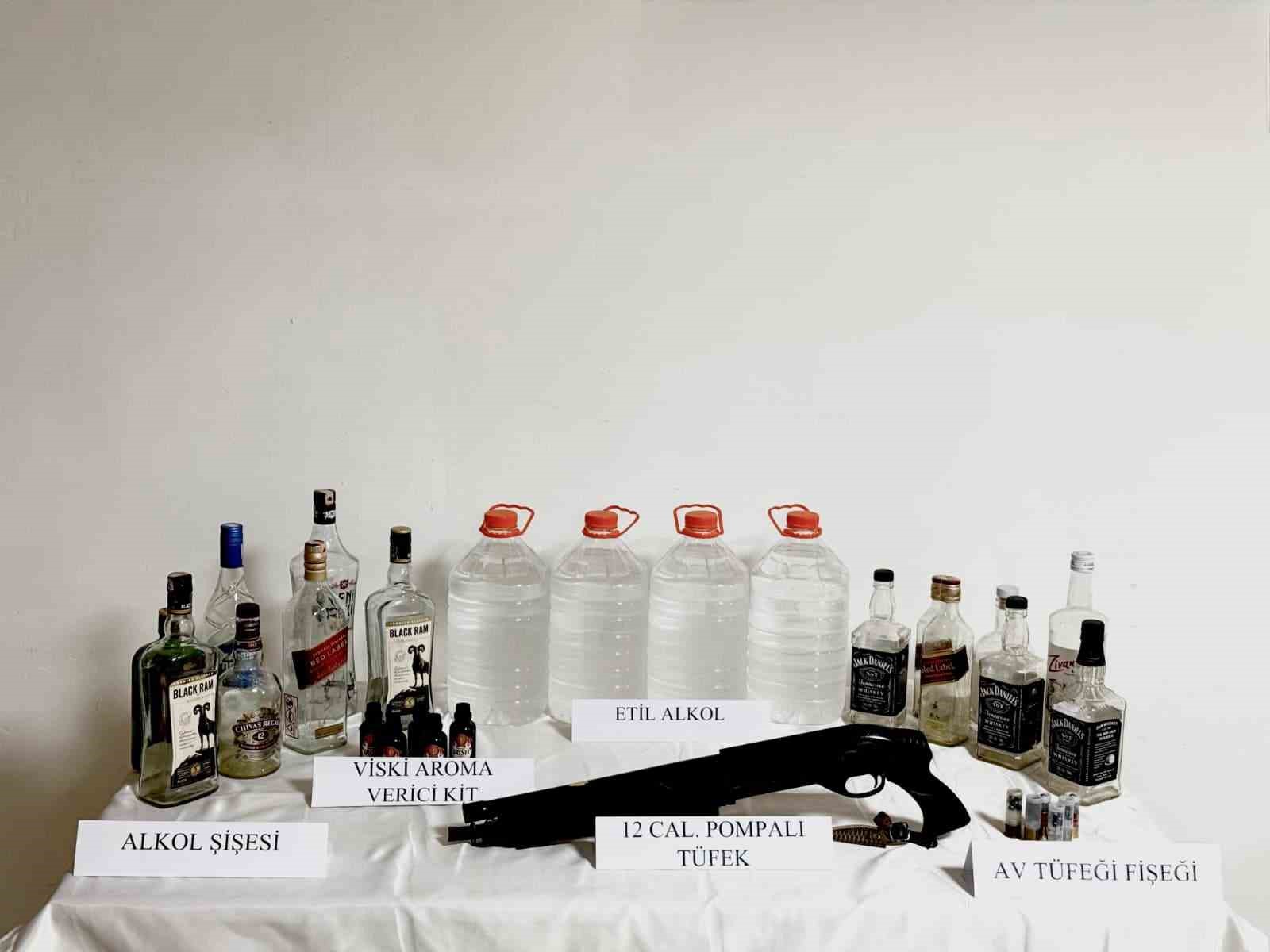 Tunceli’de kaçak alkol ve tütün operasyonu
Tunceli’de kaçak alkol ve tütün operasyonu