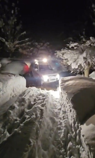 Tunceli’de kapalı yollar aşıldı, ayağı kırılan yaşlı kadın hastaneye ulaştırıldı
