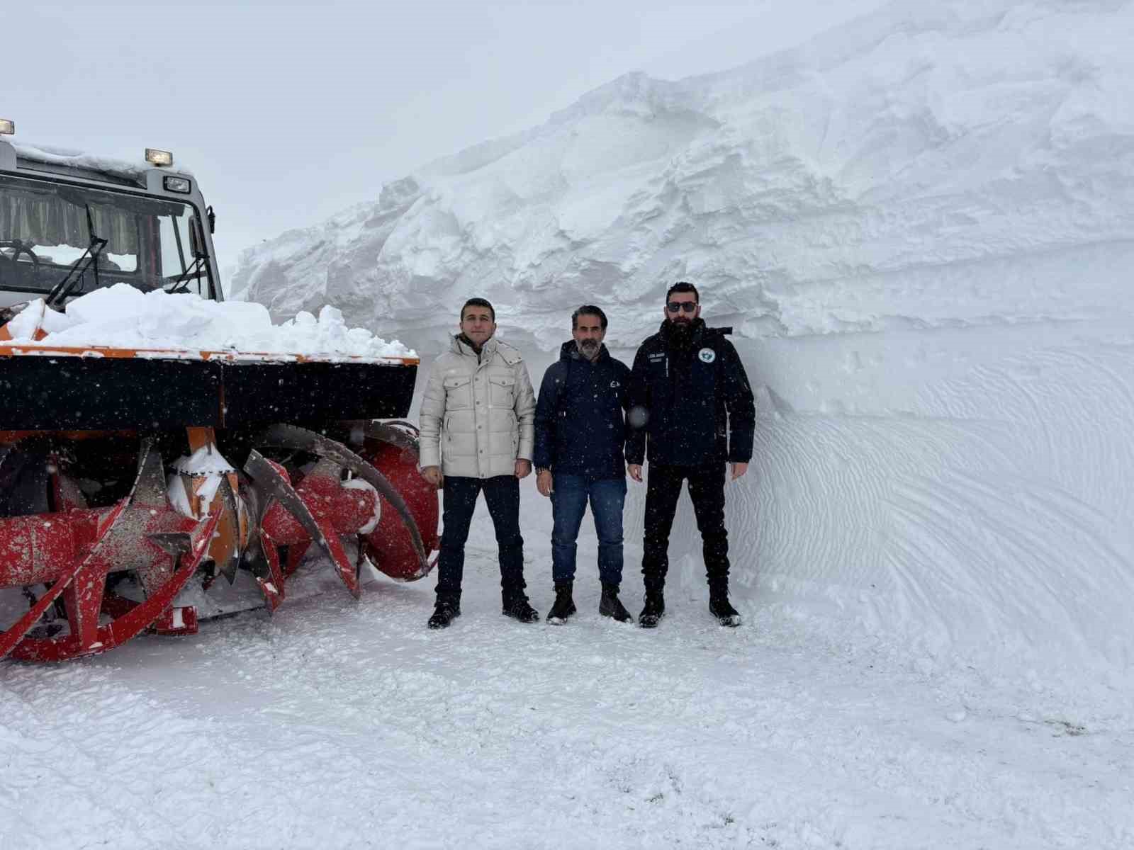 Tunceli’de kar kalınlığı 3,5 metreyi buldu

