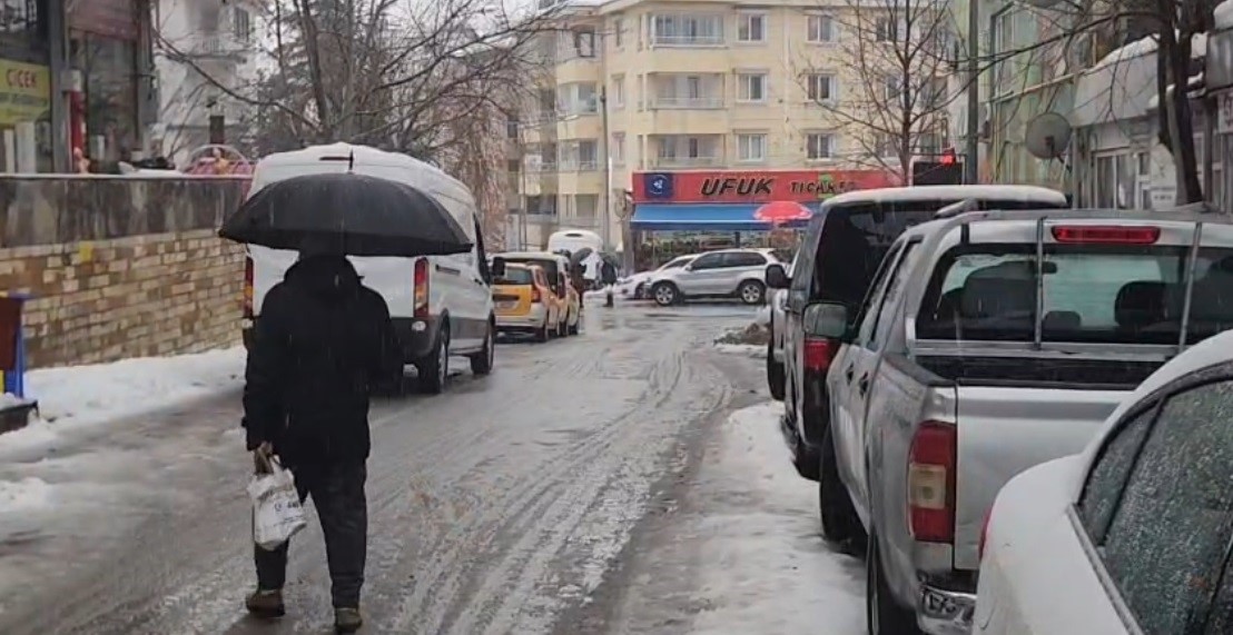 Tunceli’de kar ve fırtına etkili oldu
