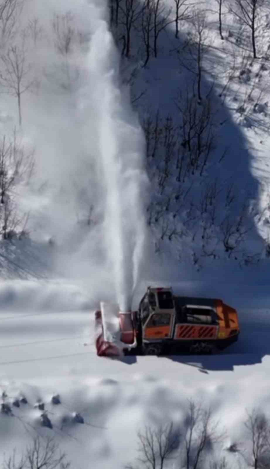 Tunceli’de kar yağışı etkili oldu, 254  köy yolu ulaşıma kapandı

