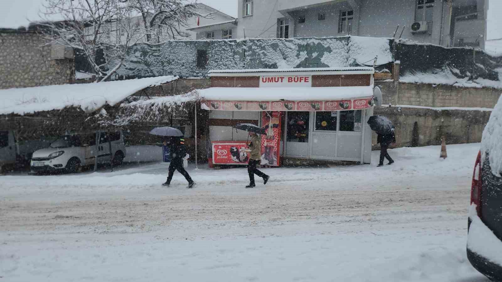 Tunceli’de motokurye ve kış lastiği bulunmayan tüm araçların trafiğe çıkışı yasaklandı
