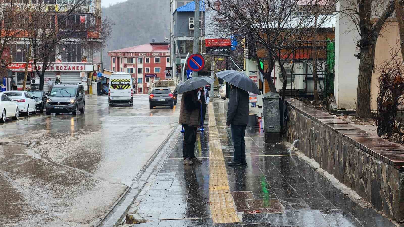Tunceli’de sağanak yağış etkili oldu
