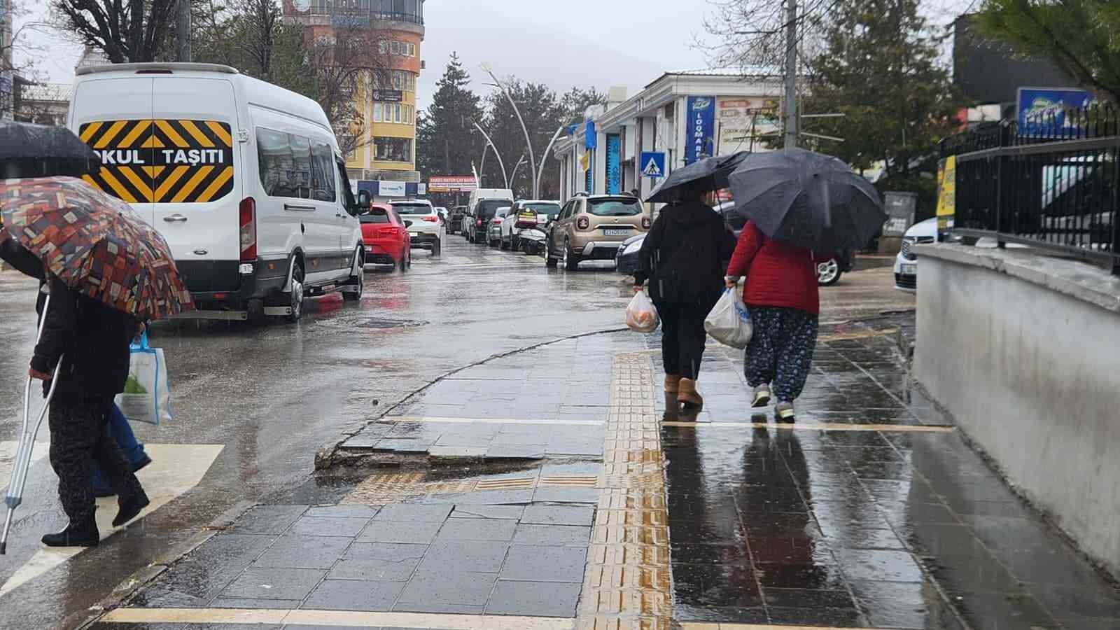 Tunceli’de sağanak yağış etkili oldu

