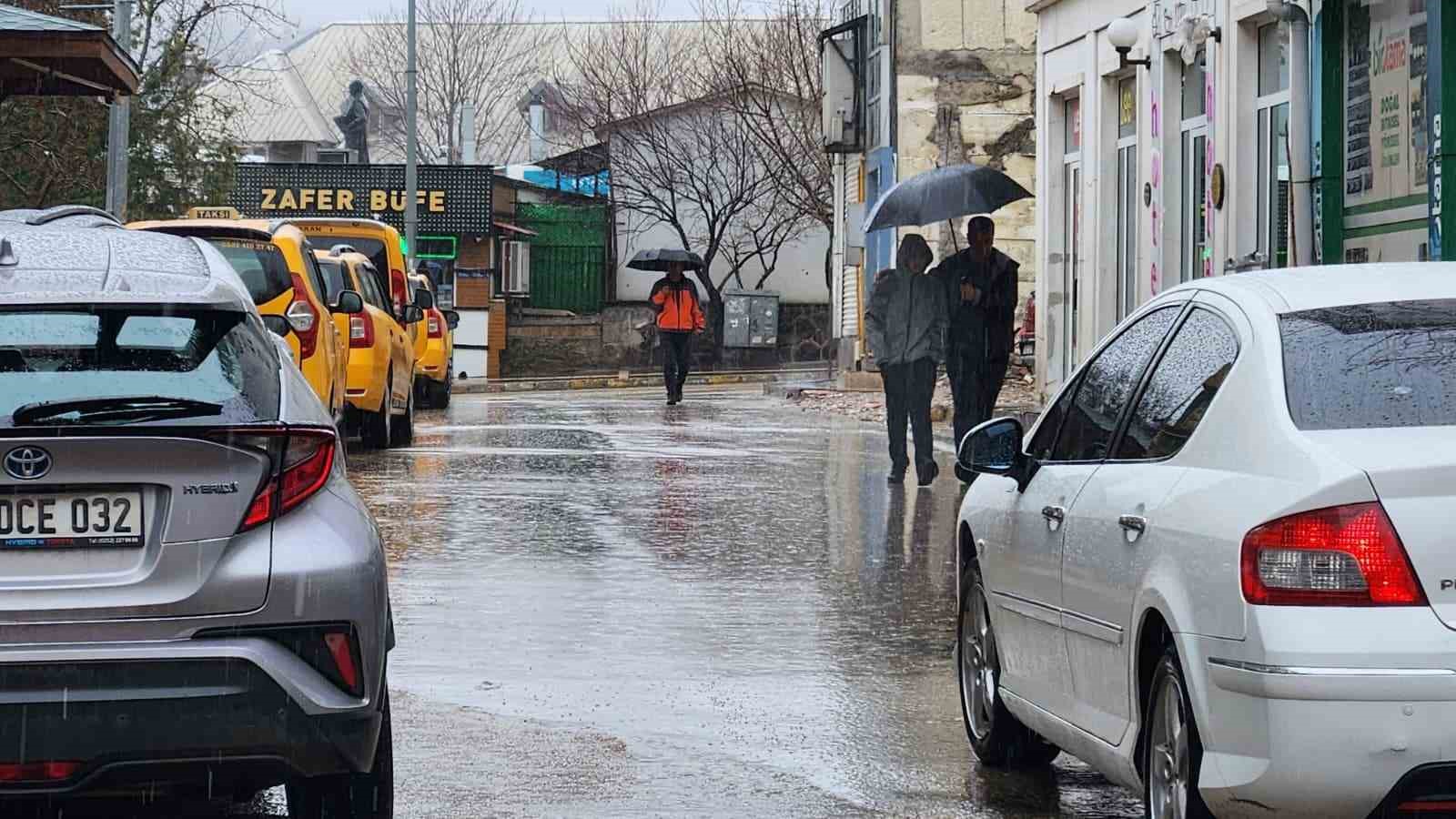 Tunceli’de sağanak yağış etkili oldu
